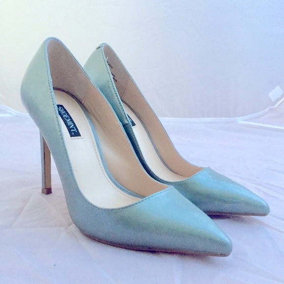 6.4 Shoemint Silver Stiletto Pumps - Picture 2 of 4